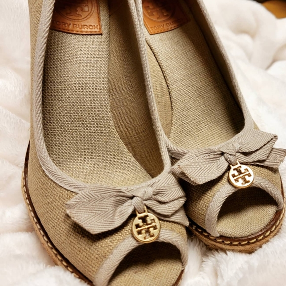 Beige Tory Burch Summer Wedges 8.5 - Picture 1 of 15